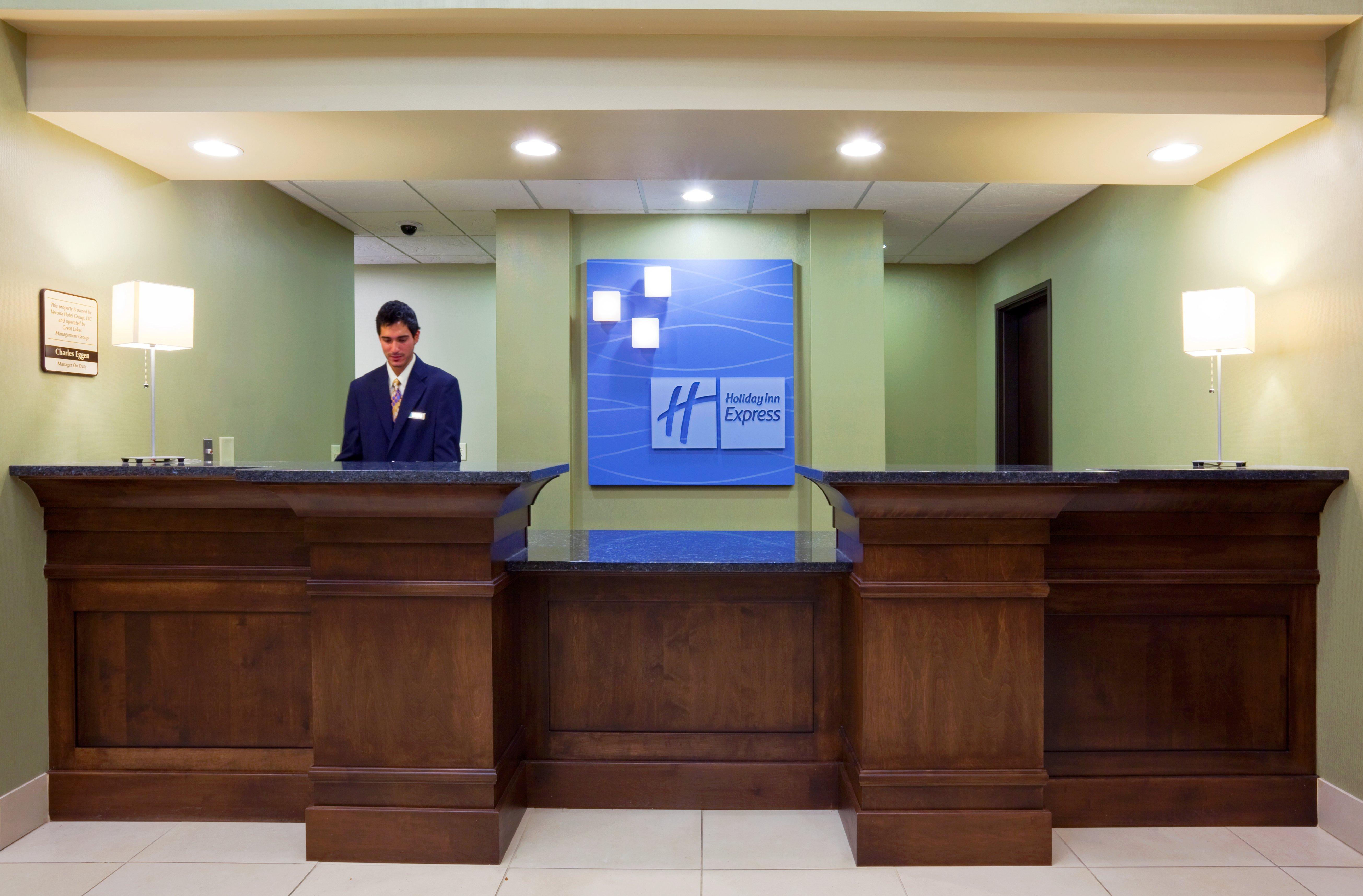 Holiday Inn Express & Suites Madison-Verona By Ihg Ngoại thất bức ảnh
